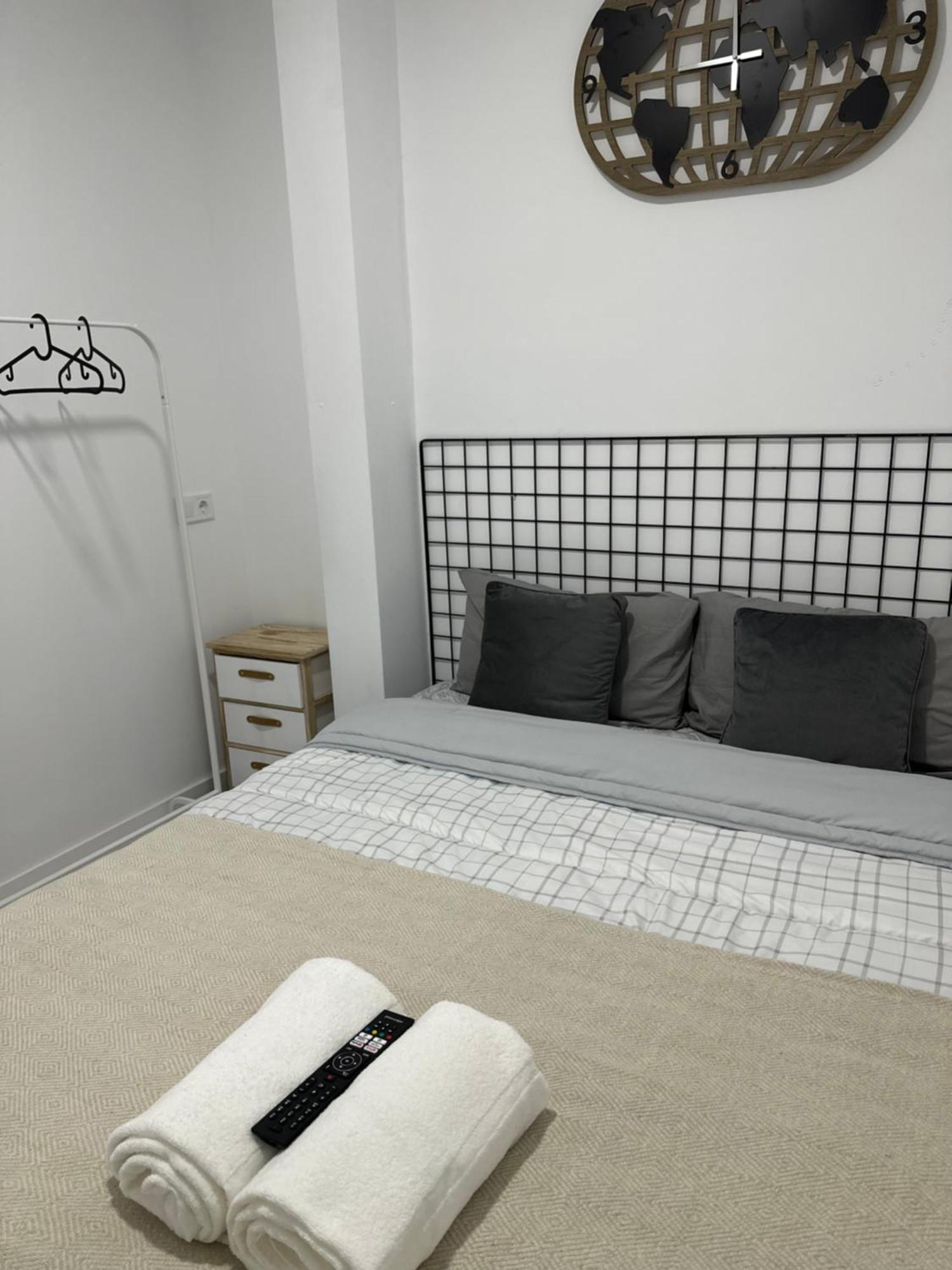 Rooms Mediavilla Мадрид Экстерьер фото