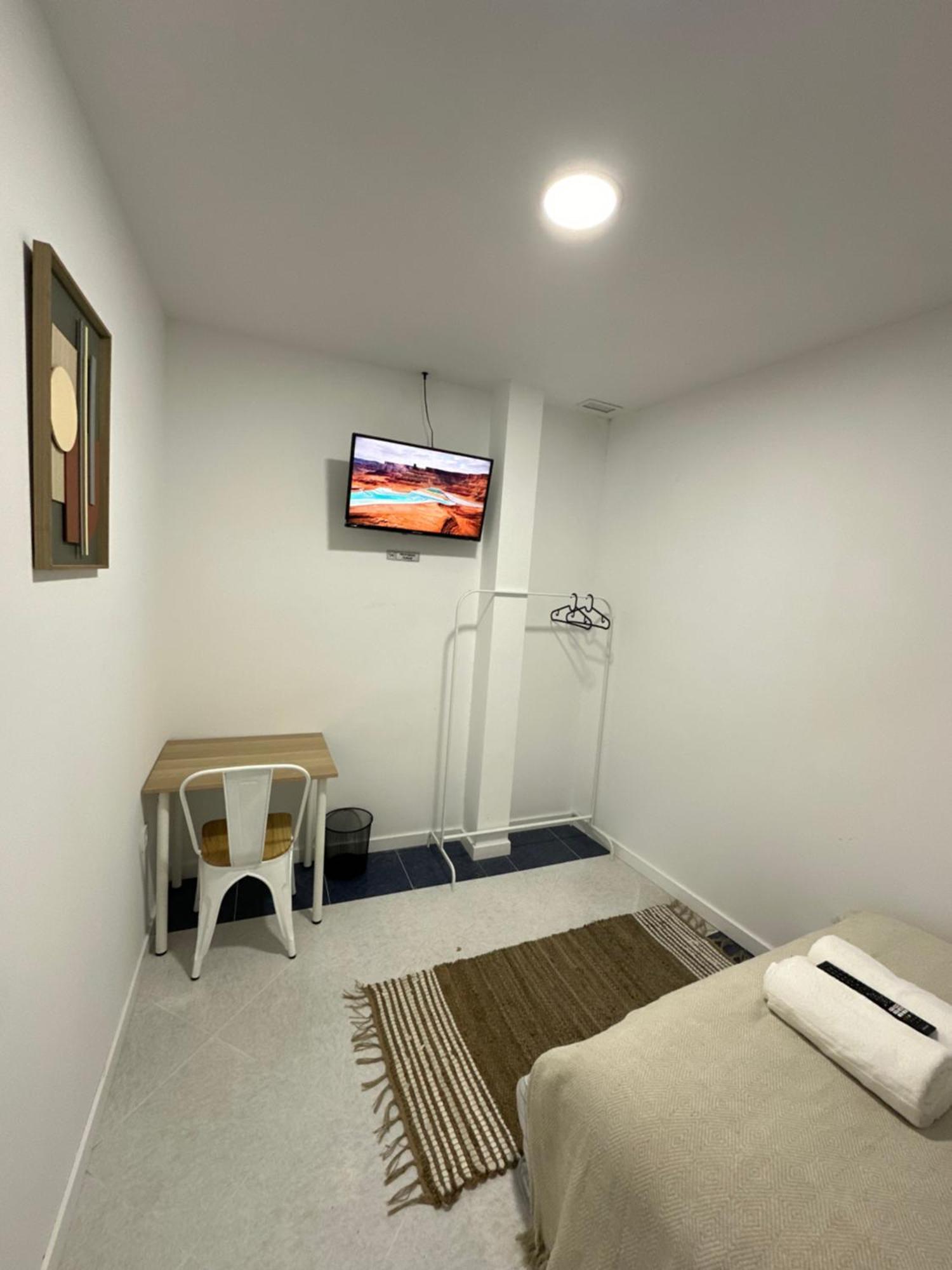 Rooms Mediavilla Мадрид Экстерьер фото